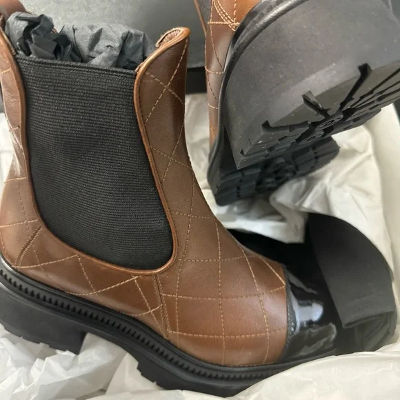 Chanel ankle boots NWT stylish color and shiny fronts - Picture 12 of 14